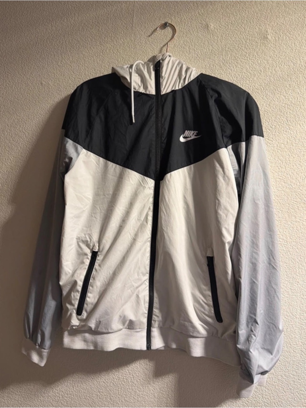Nike Men's Black, White & Gray Hooded Windbreaker Jacket